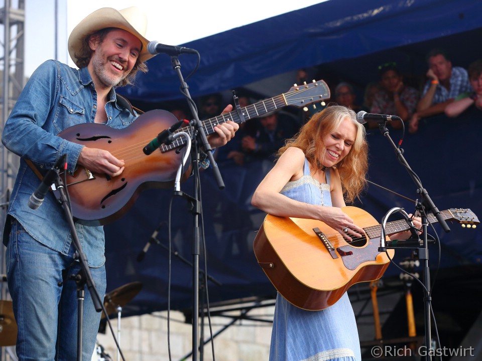 Happy 50th Birthday Gillian Welch (Watch Live Newport Folk ‘08) - Glide