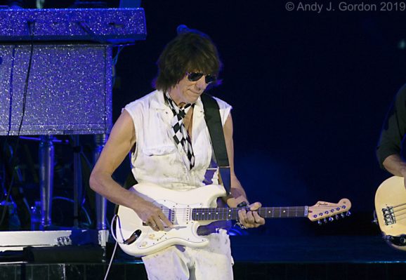 Rod Stewart And Jeff Beck Bring The Rasp The Tone To The Hollywood Bowl Show Review Glide Magazine rod stewart and jeff beck bring the